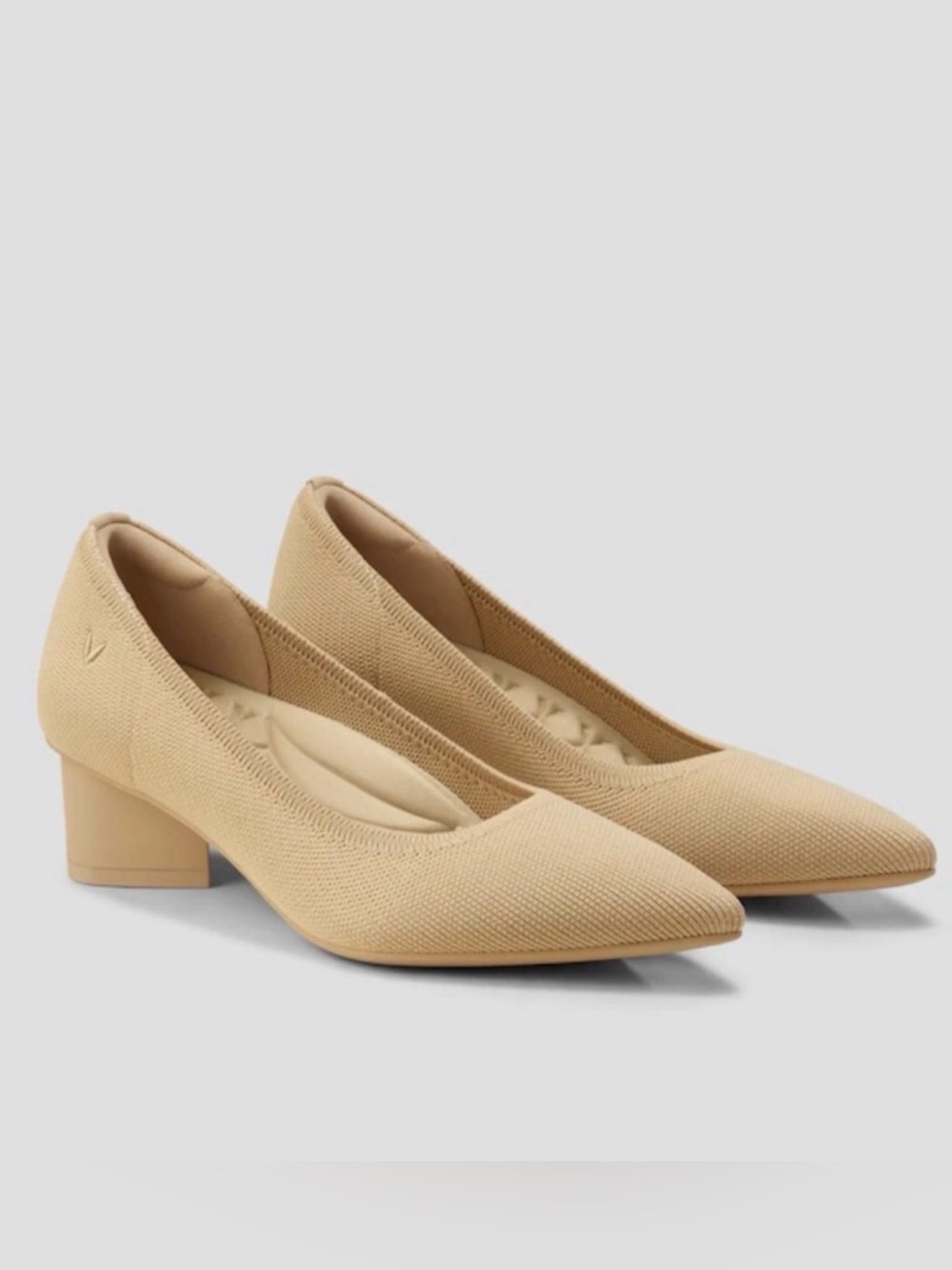 NWOB VIVAIA Chunky Heels Tracy
Pro Pointed Tan
Women's EU 41 US 10 - Picture 1 of 8